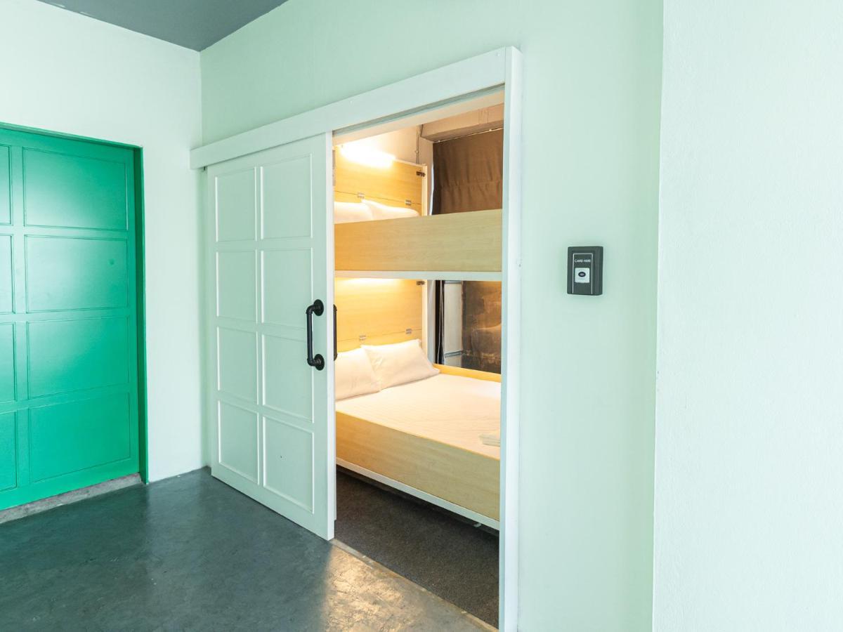 Khao San Social Capsule Hostel Bangkok Kültér fotó